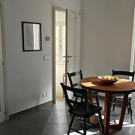 Charming Character In Village Core Δωμάτια σε οικογενειακή κατοικία *